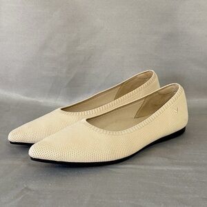 Vivaia Women's EU Size 38 (US 7-7.5) Aria Pointed Toe Ballet Flats Almond Cream